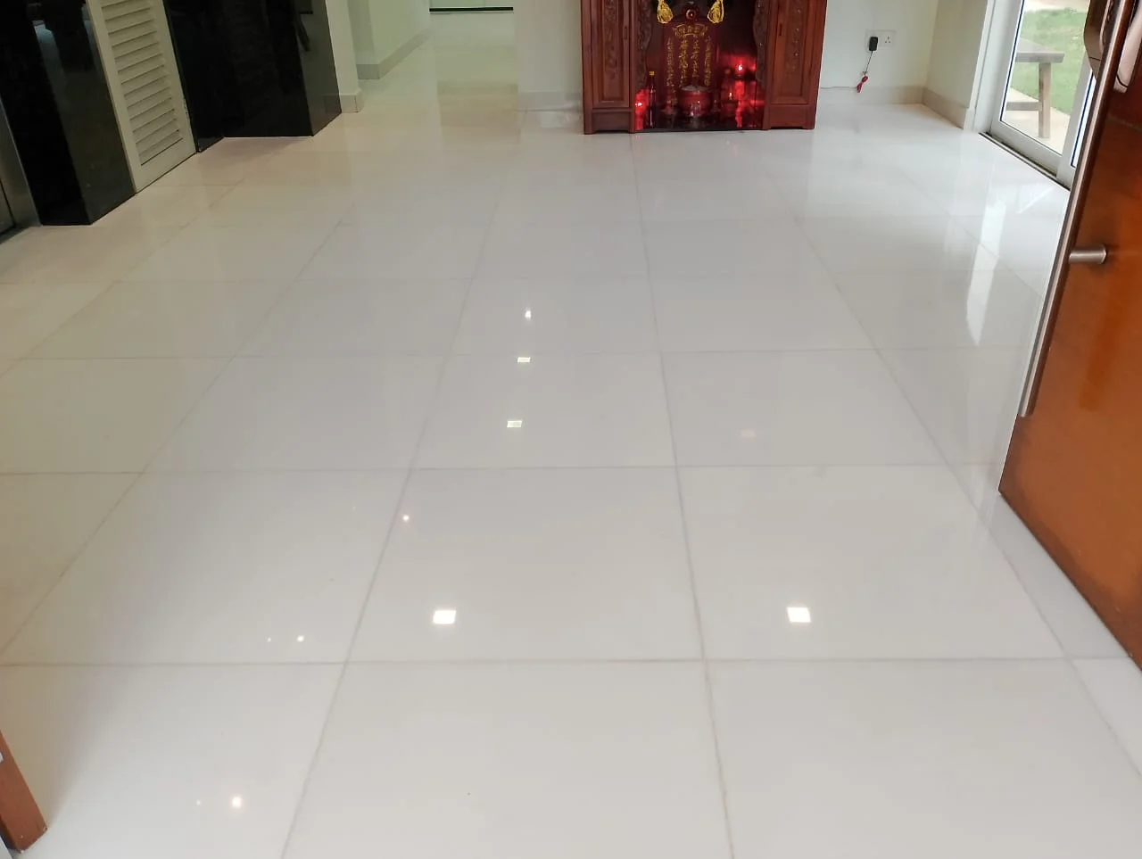 Polished White Marble Tiles Shrine Room