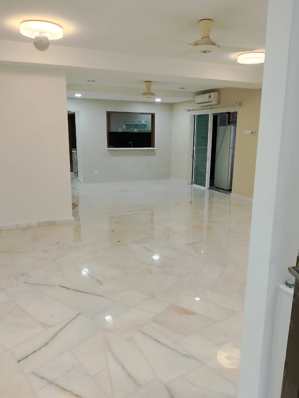 White Marble Living Room Mirror Polish — Amin Marble Polish